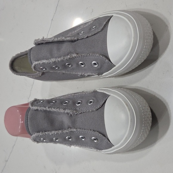 Sincerely Jules Gray Sneakers Sz 7.5 Gentle Used Excellent Conditions - Picture 2 of 9